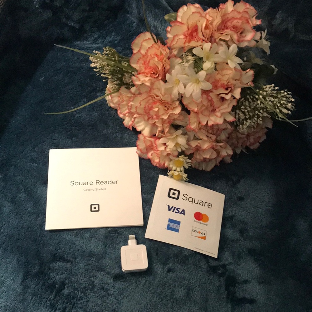 Square Reader for Magstripe with Lightning Connection. NWOB